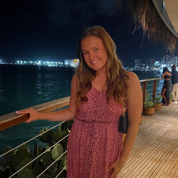 hi, i’m macy! @shopdizzymacy 💫 - Picture 2 of 3